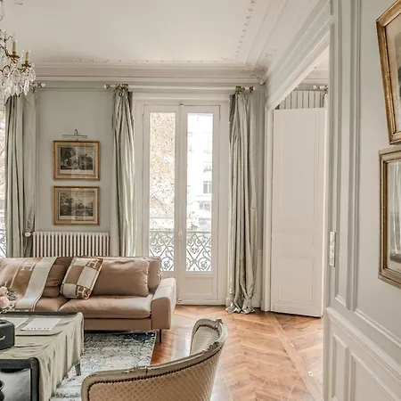Ac 3bds With Arc De Triomphe View & Terrace