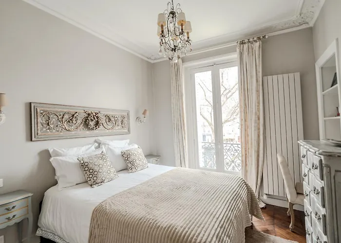 Ac 3bds With Arc De Triomphe View & Terrace