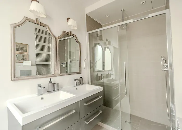 Ac 3bds With Arc De Triomphe View & Terrace *